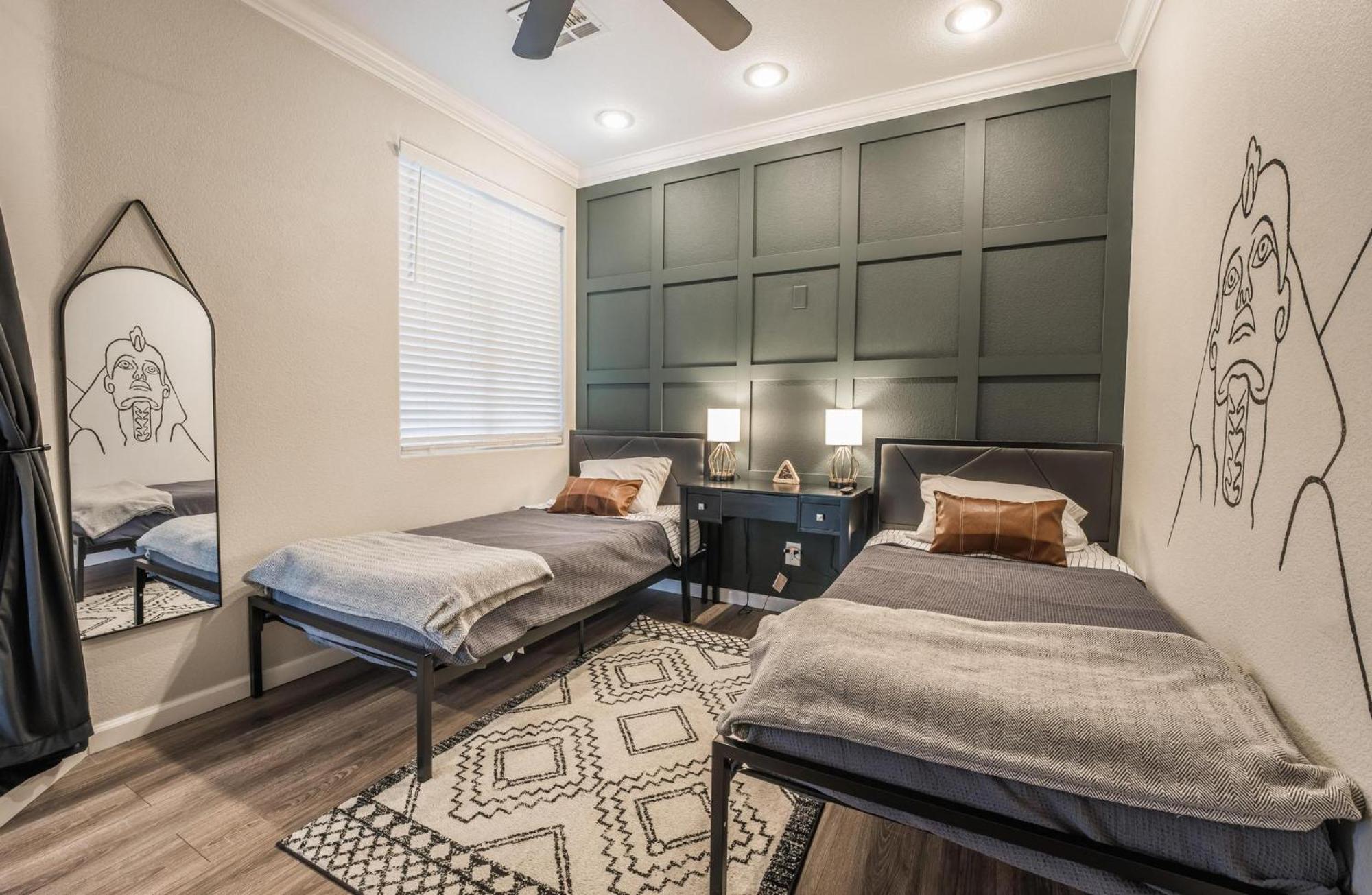Vegas-style Desert Luxury: Themed Bedrooms, Game Room, Fire Pit & Jacuzzi. Only 20 Min To The Strip!