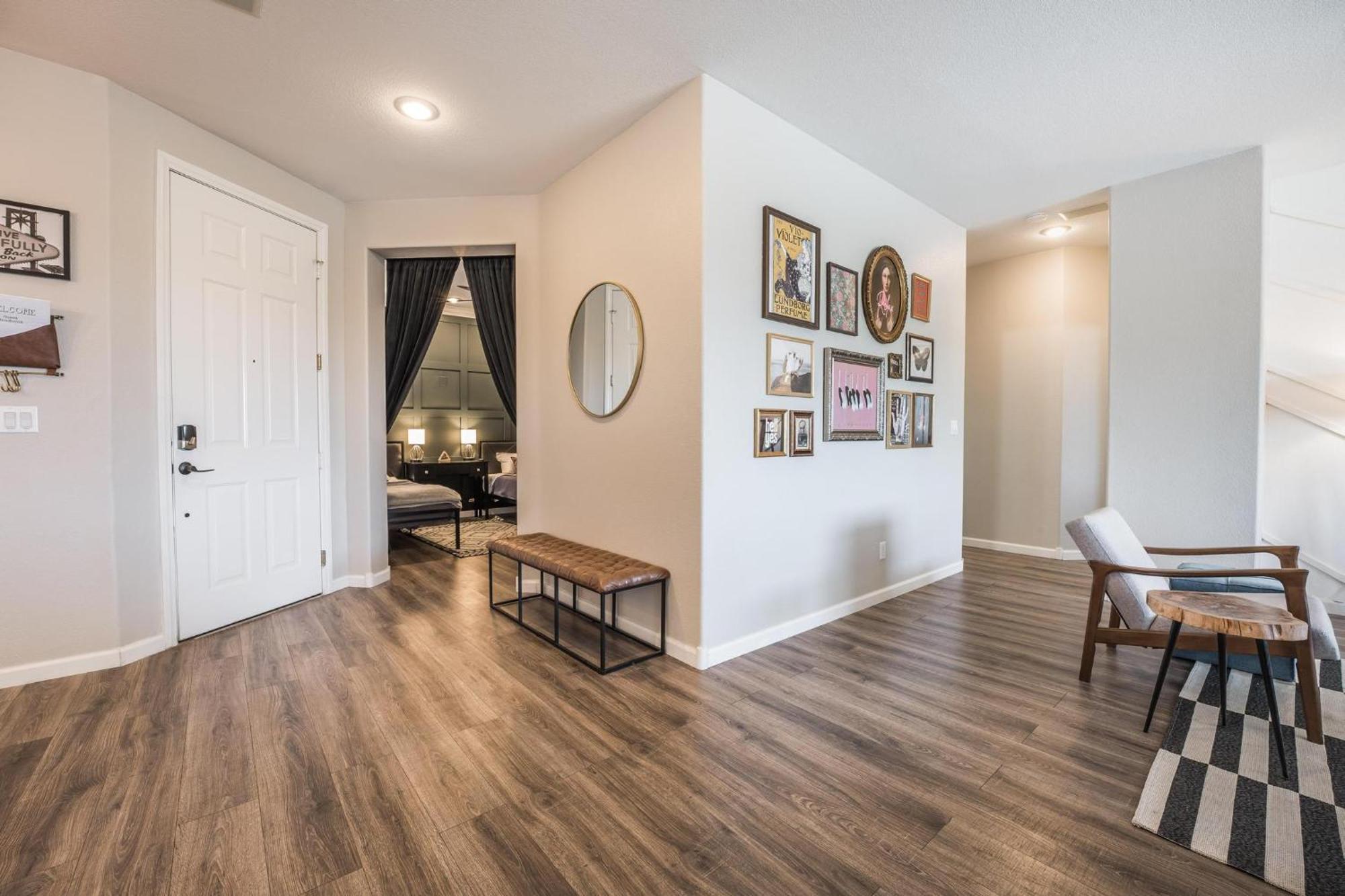 Vegas-style Desert Luxury: Themed Bedrooms, Game Room, Fire Pit & Jacuzzi. Only 20 Min To The Strip! * Las Vegas