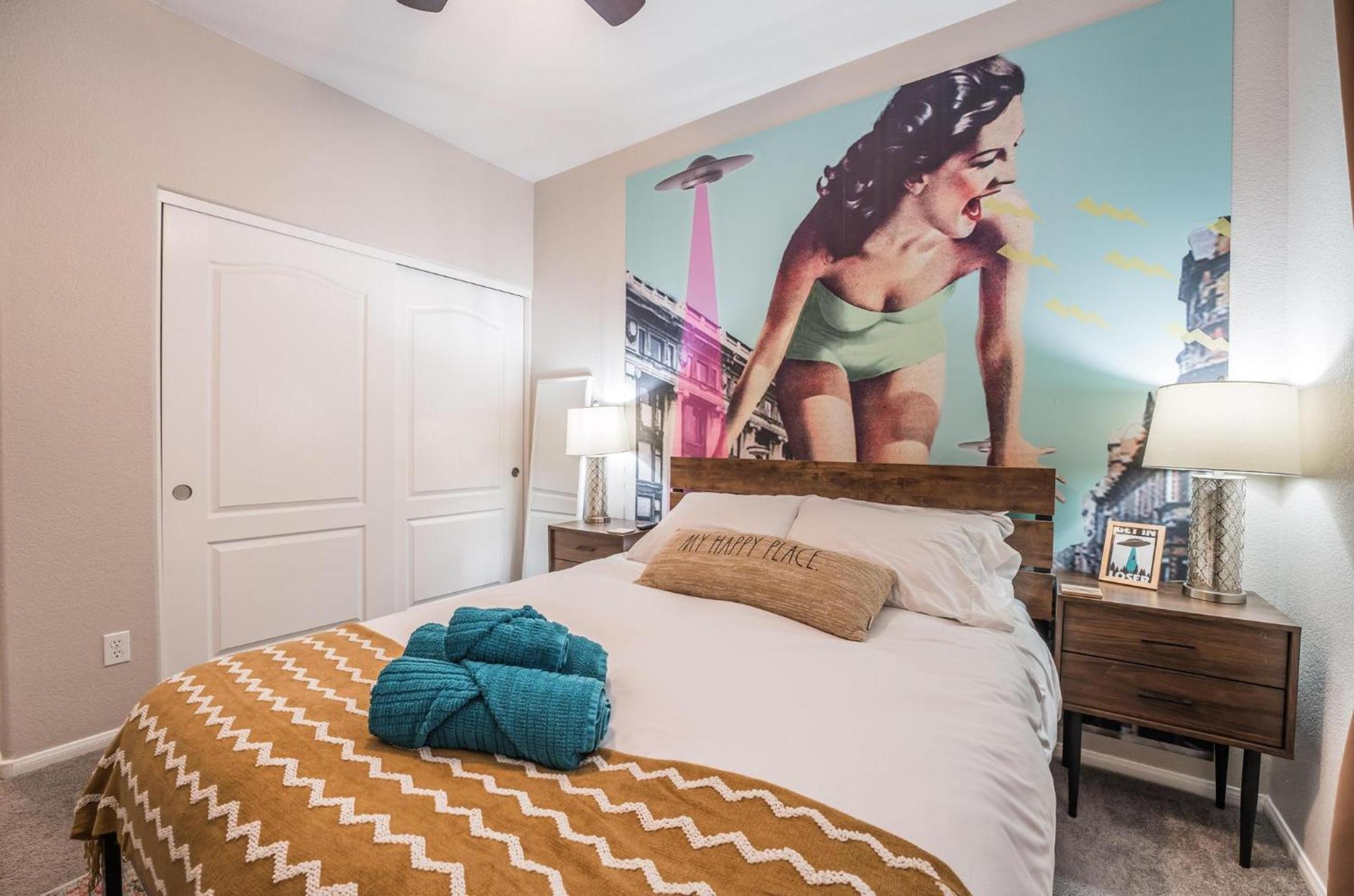 Villa Vegas-style Desert Luxury: Themed Bedrooms, Game Room, Fire Pit & Jacuzzi. Only 20 Min To The Strip!